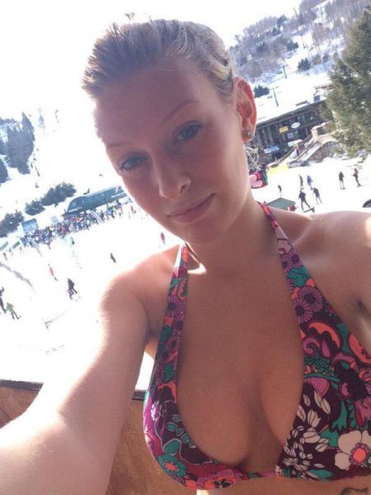 Busty Girls Know How To Get Your Attention (38 pics)