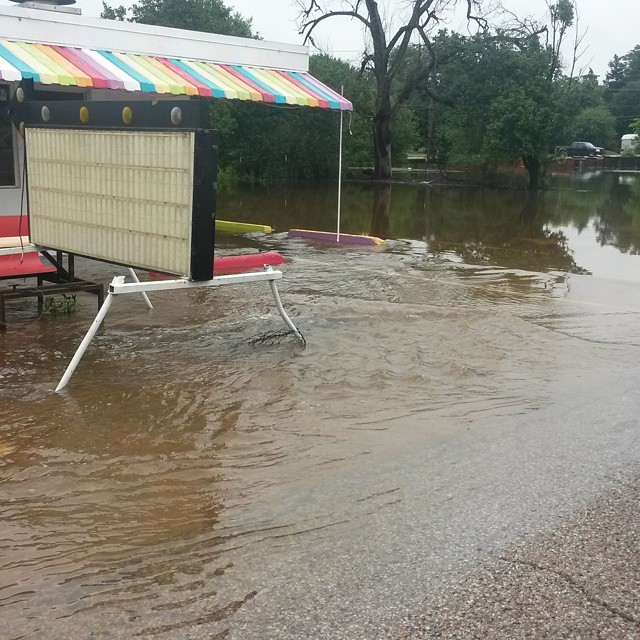 Devastating Floods And Tornadoes Roll Through Texas And Oklahoma (18 pics)