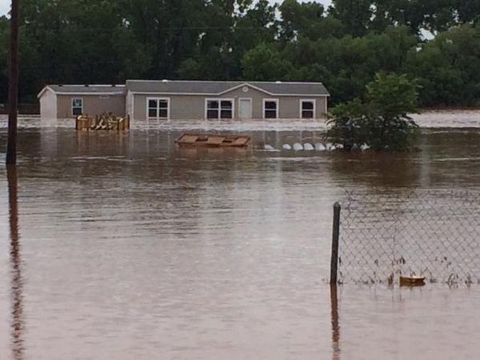 Devastating Floods And Tornadoes Roll Through Texas And Oklahoma (18 pics)