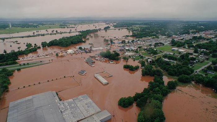 Devastating Floods And Tornadoes Roll Through Texas And Oklahoma (18 pics)