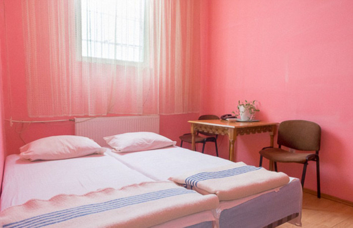 Rooms Where Romanian Prison Inmates Have Conjugal Visits (20 pics)