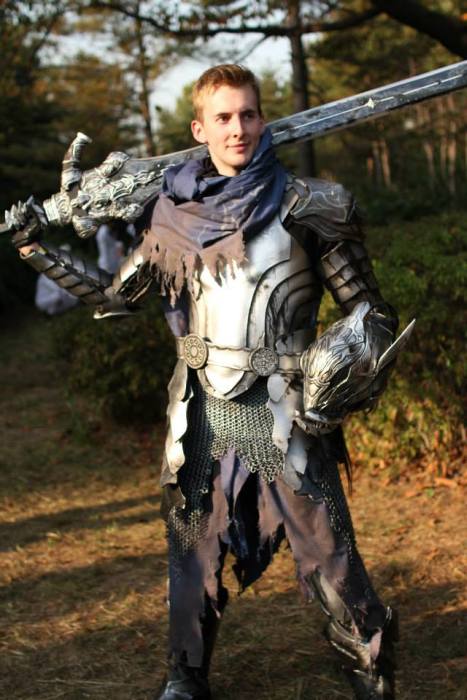 This Artorias Cosplay Is Extreme (11 pics)