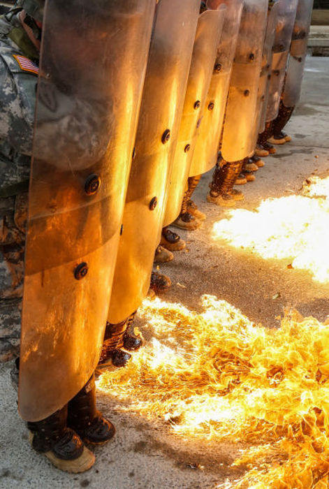 Military Units Face A Real Fire Fight While Training (25 pics)