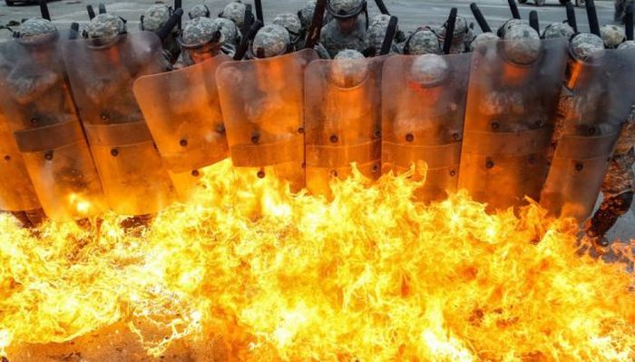 Military Units Face A Real Fire Fight While Training (25 pics)