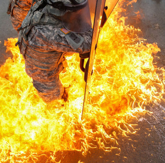 Military Units Face A Real Fire Fight While Training (25 pics)