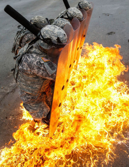 Military Units Face A Real Fire Fight While Training (25 pics)