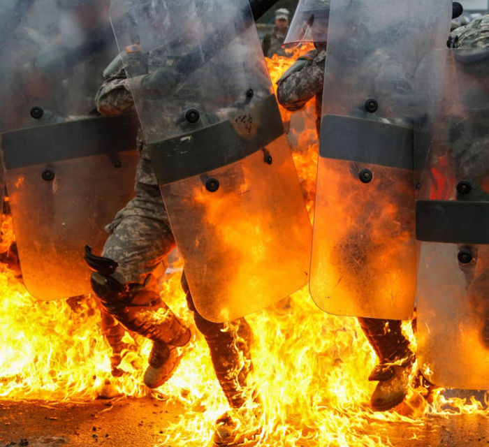 Military Units Face A Real Fire Fight While Training (25 pics)