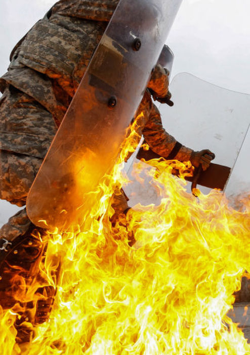 Military Units Face A Real Fire Fight While Training (25 pics)