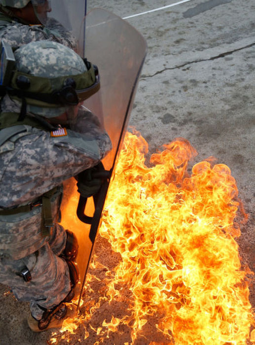 Military Units Face A Real Fire Fight While Training (25 pics)