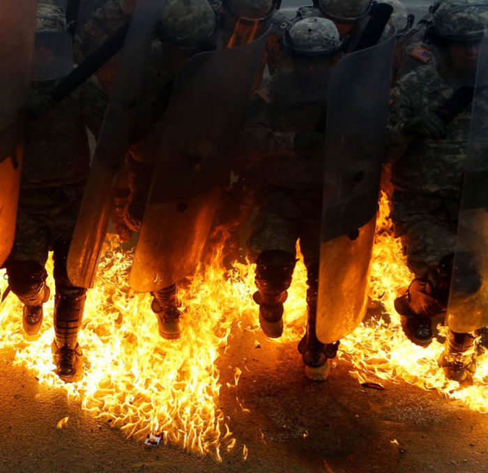 Military Units Face A Real Fire Fight While Training (25 pics)
