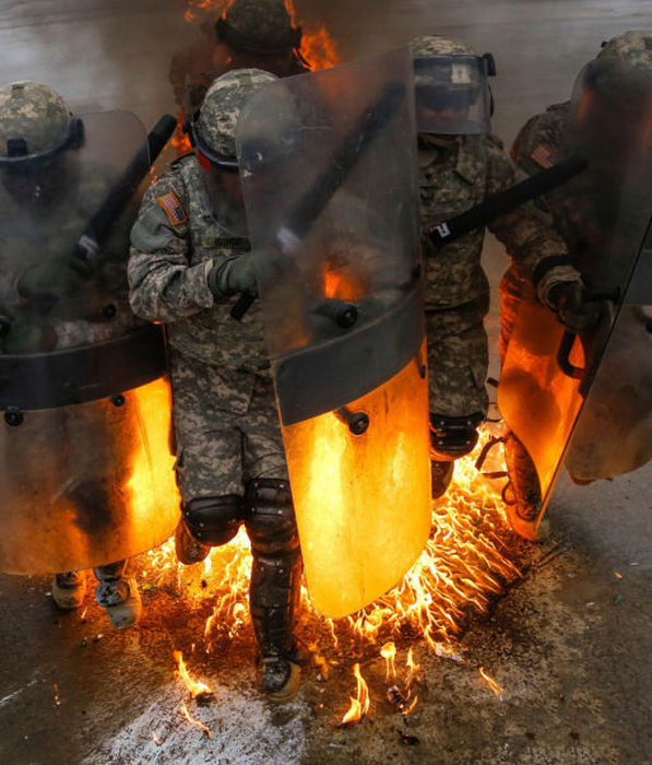 Military Units Face A Real Fire Fight While Training (25 pics)