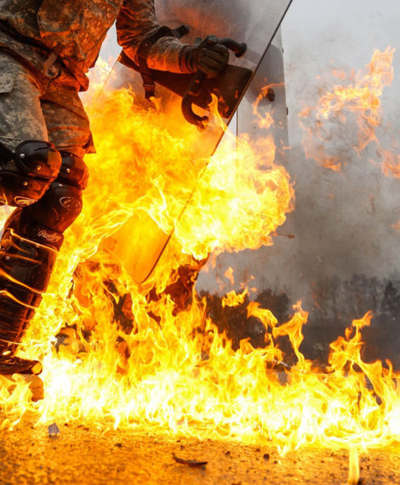 Military Units Face A Real Fire Fight While Training (25 pics)