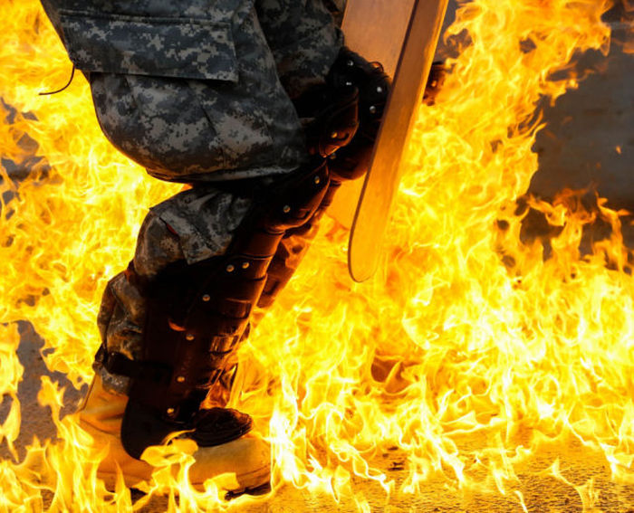 Military Units Face A Real Fire Fight While Training (25 pics)
