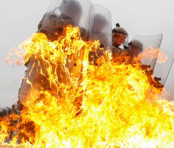 Military Units Face A Real Fire Fight While Training (25 pics)