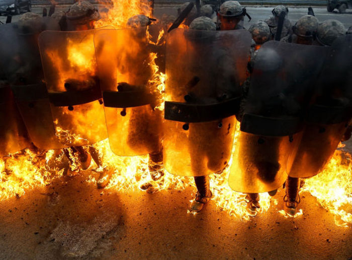 Military Units Face A Real Fire Fight While Training (25 pics)