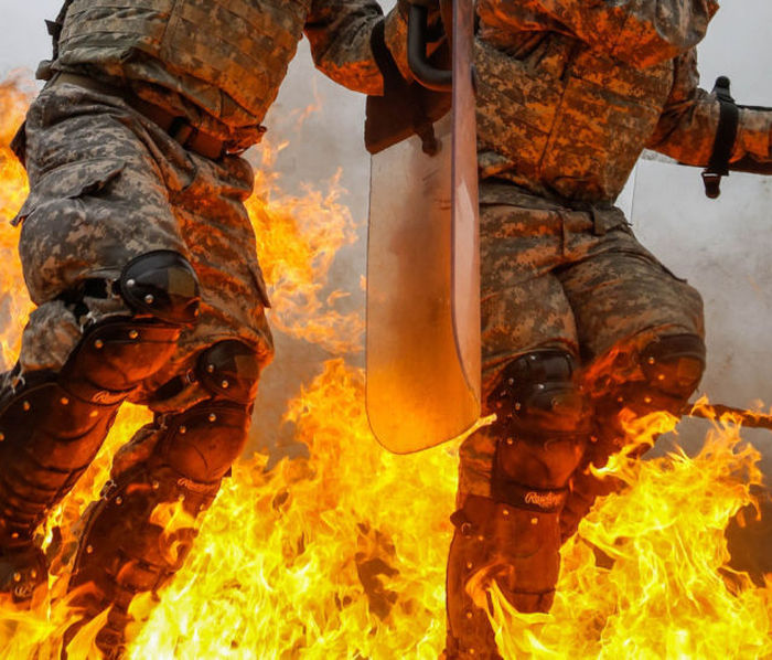 Military Units Face A Real Fire Fight While Training (25 pics)