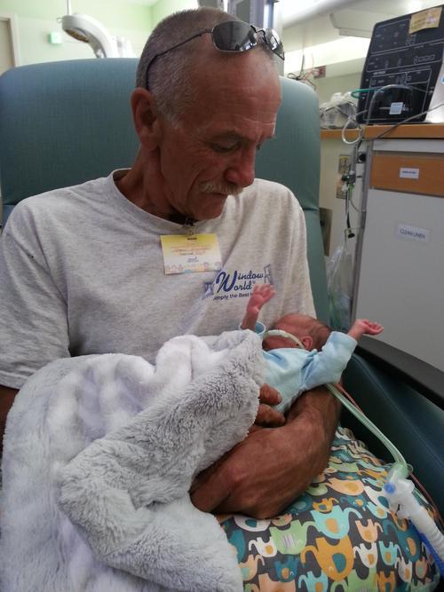 The Man Who Found Out He Was Going To Be A Grandpa Is Finally A Grandpa (9 pics)