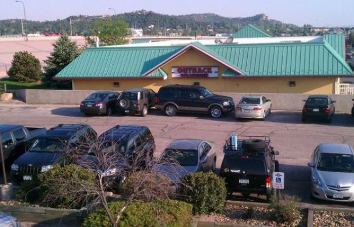 People That Picked The Wrong Place To Park (24 pics)