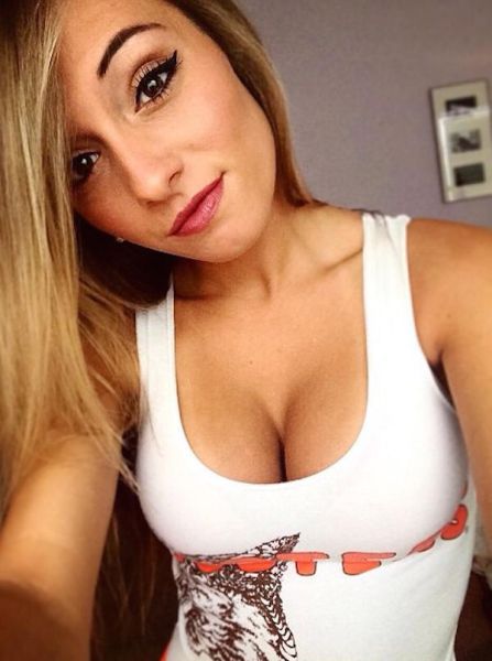 You Can't Deny The Beauty Of These Busty Women (37 pics)