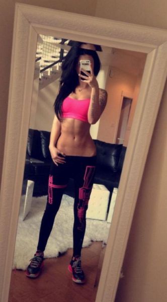 You're Going To Want To Hit The Gym After Seeing These Girls In Sports Bras (38 pics)