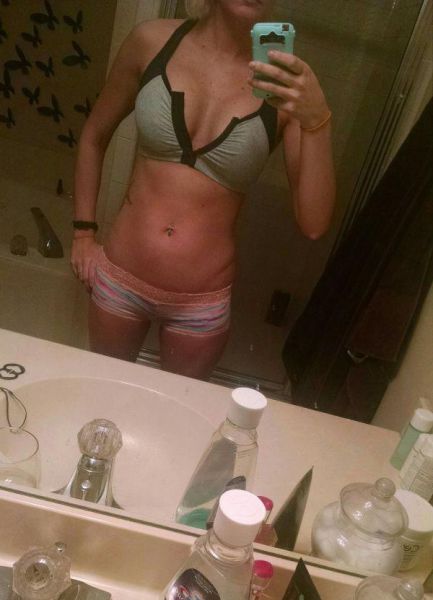 You're Going To Want To Hit The Gym After Seeing These Girls In Sports Bras (38 pics)
