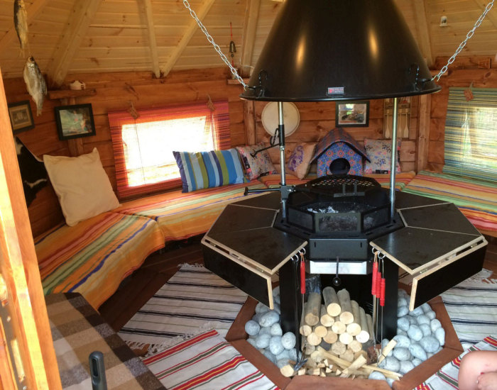 This Little Hut Is The Perfect Place For A BBQ (3 pics)