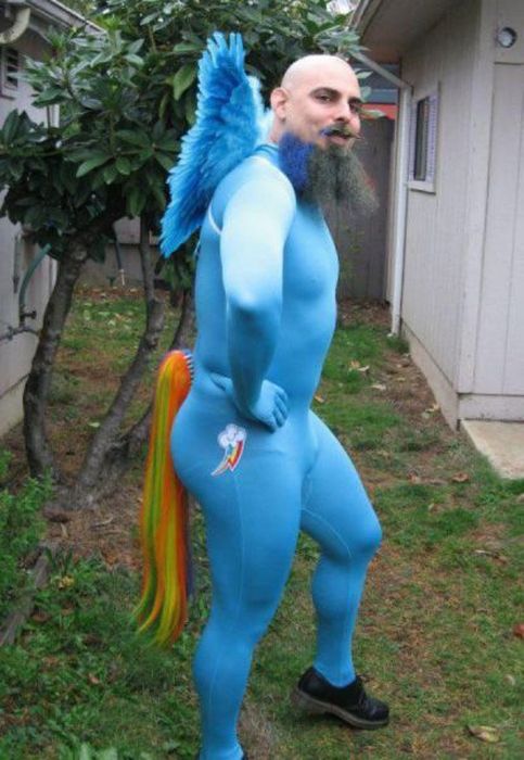 There's No Way To Explain What's Going On Here  (40 pics)