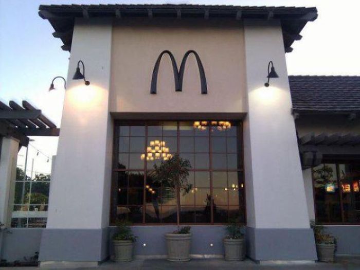 There's No Way To Explain What's Going On Here  (40 pics)