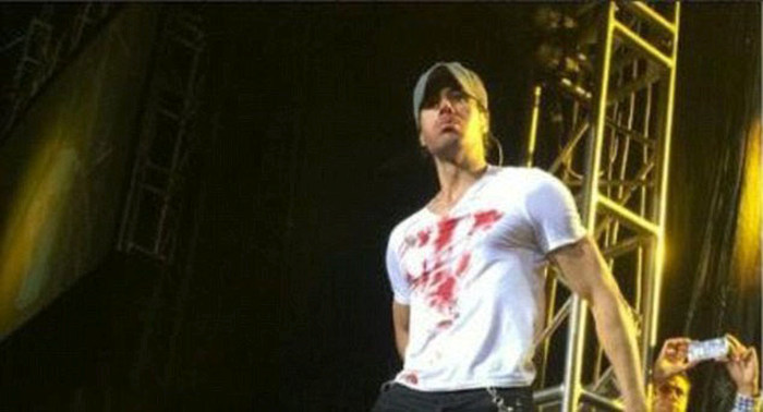 Enrique Iglesias Got His Fingers Sliced Open By A Drone During A Concert (8 pics)