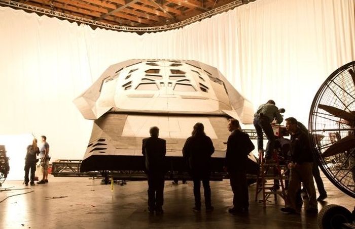 Behind The Scenes Photos From The Set Of Interstellar (20 pics)