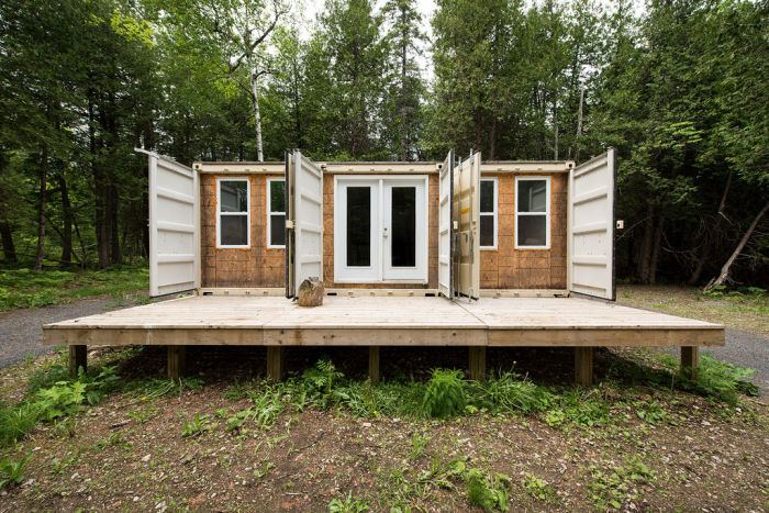 You Would Never Guess There's A Cabin In These Containers (8 pics)