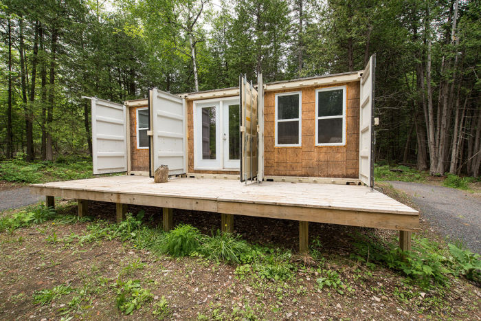 You Would Never Guess There's A Cabin In These Containers (8 pics)
