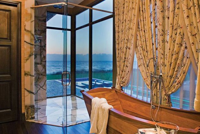 This Seafront Mansion In Florida Is Absolutely Stunning (16 pics)