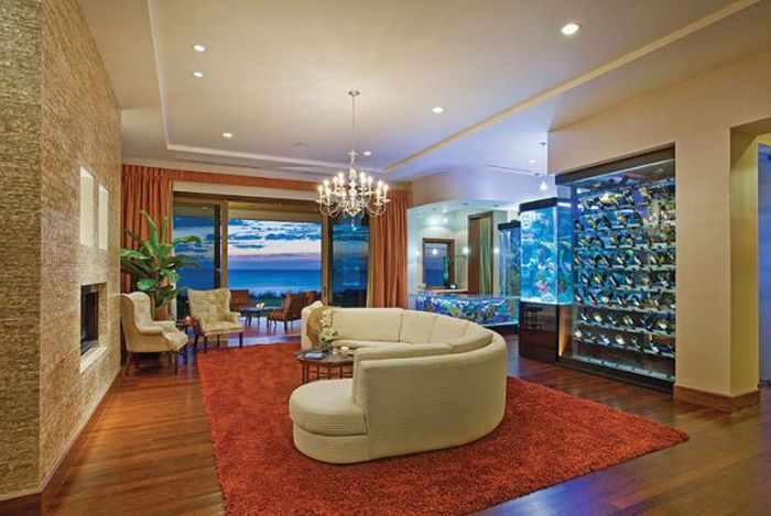 This Seafront Mansion In Florida Is Absolutely Stunning (16 pics)