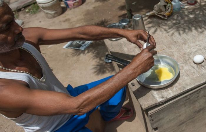 The Heat Is So Extreme In India You Can Cook Without Fire (5 pics)