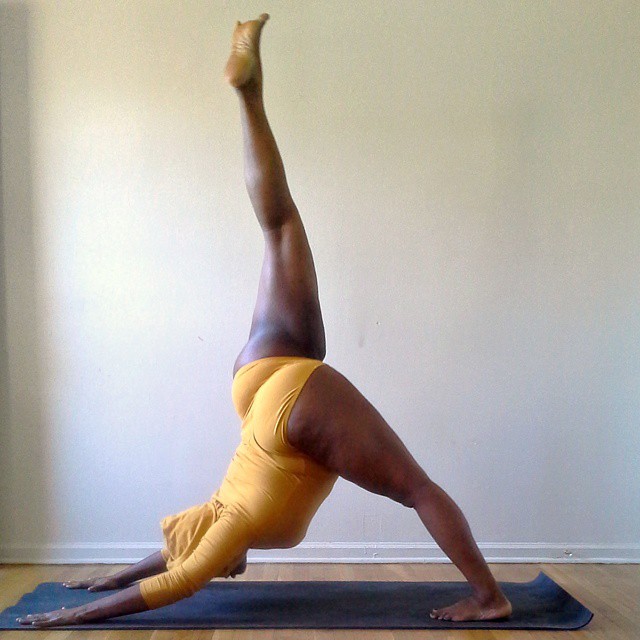 Plus Sized Woman Proves You Can Do Yoga With Any Body Type (13 pics)