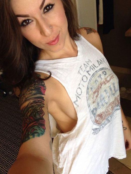 There's Nothing Better Than The Beauty Of Sideboob (45 pics)