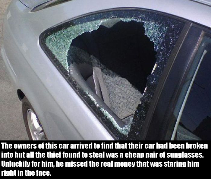 Thief Breaks Into A Car And Completely Misses The Jackpot (3 pics)