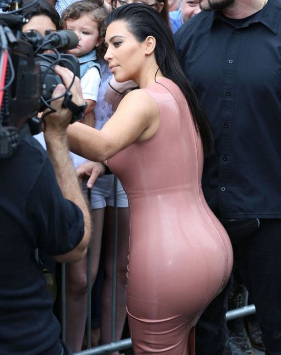 Kim Kardashian Shows Up To A Formula 1 Event In A Latex Dress (7 pics)