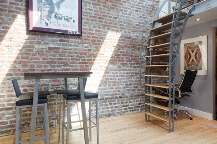 He Spent $50,000 And Turned A Storage Unit Into The Ultimate Loft Apartment (22 pics)