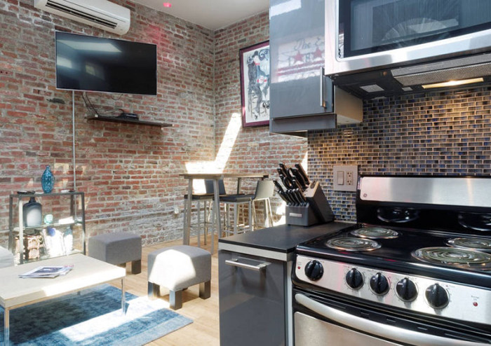 He Spent $50,000 And Turned A Storage Unit Into The Ultimate Loft Apartment (22 pics)