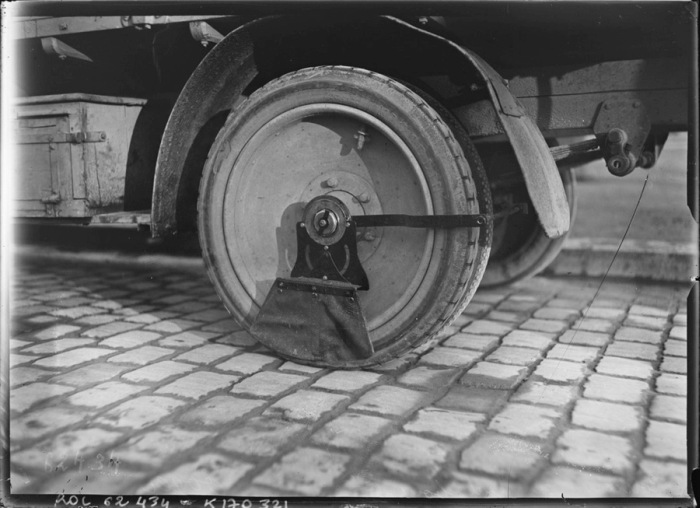 Mud Flaps Looked Very Different In 1912 (12 pics)