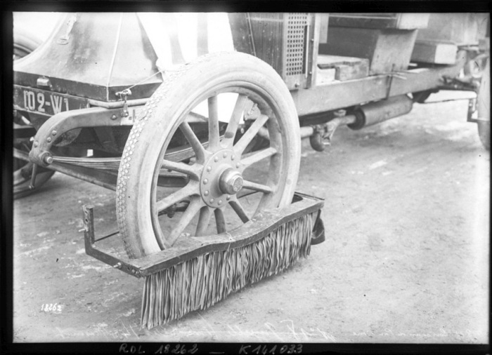 Mud Flaps Looked Very Different In 1912 (12 pics)