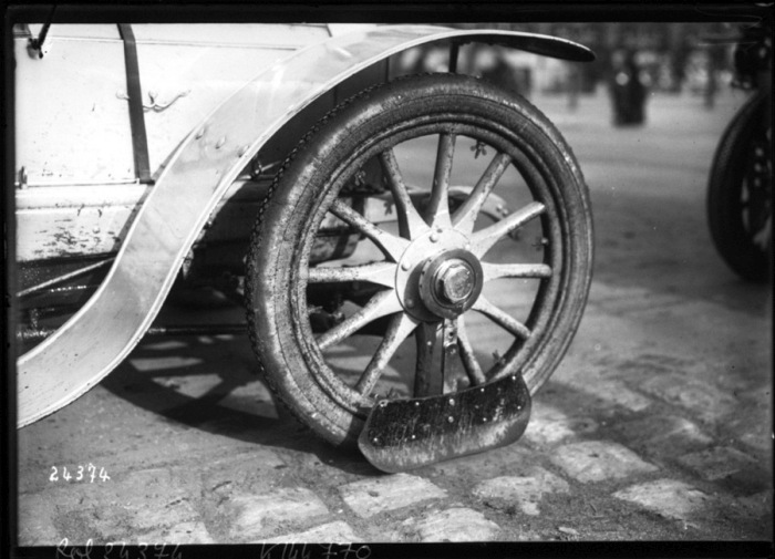 Mud Flaps Looked Very Different In 1912 (12 pics)