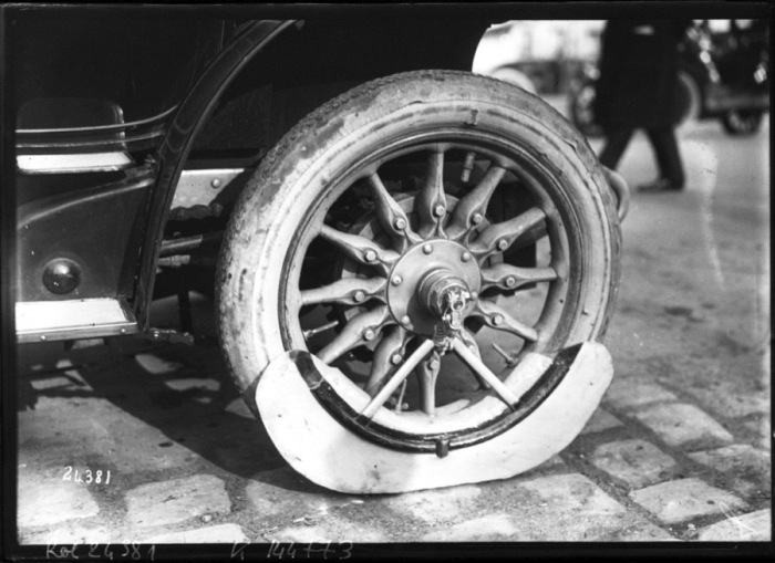 Mud Flaps Looked Very Different In 1912 (12 pics)