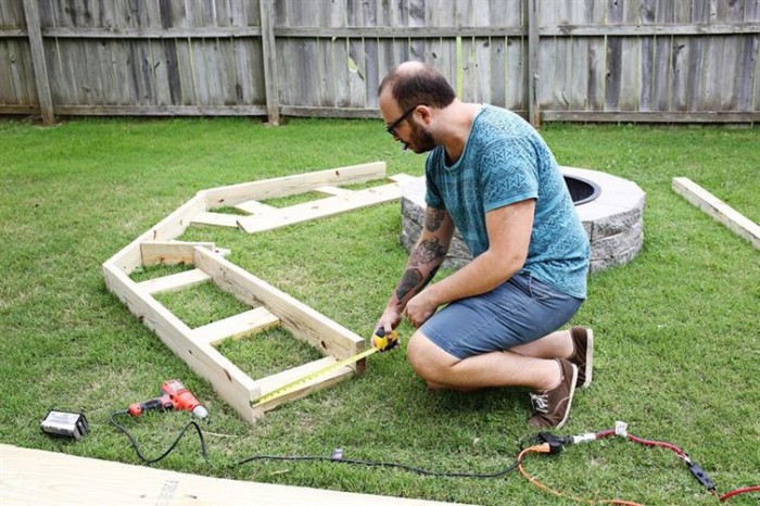 Man Builds Backyard Furniture For Only $125 (17 pics)