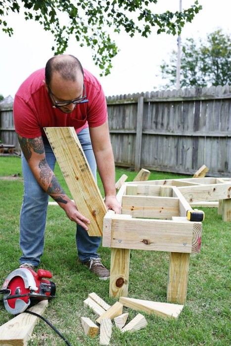 Man Builds Backyard Furniture For Only $125 (17 pics)
