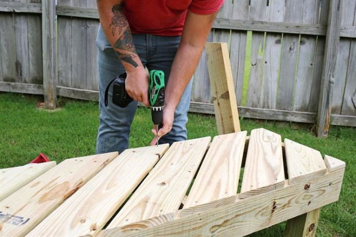 Man Builds Backyard Furniture For Only $125 (17 pics)