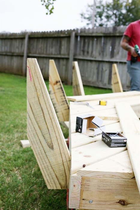Man Builds Backyard Furniture For Only $125 (17 pics)