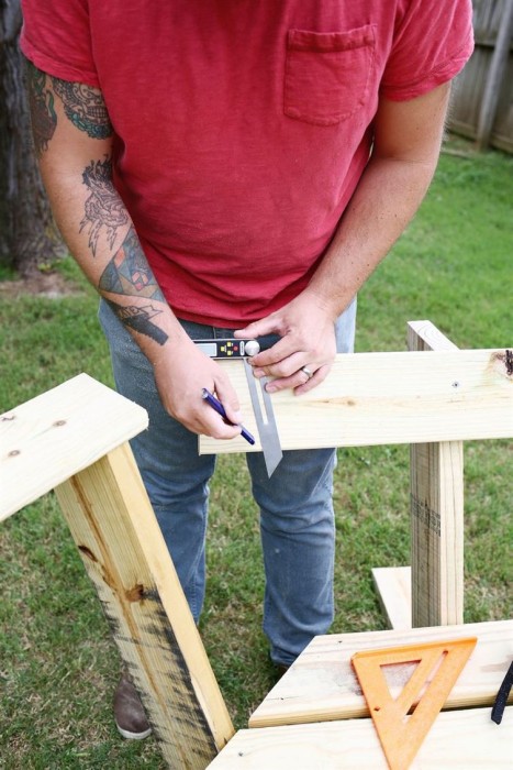 Man Builds Backyard Furniture For Only $125 (17 pics)